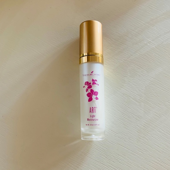 Young living Art light moisturizer new in box 1 oz - Picture 2 of 2